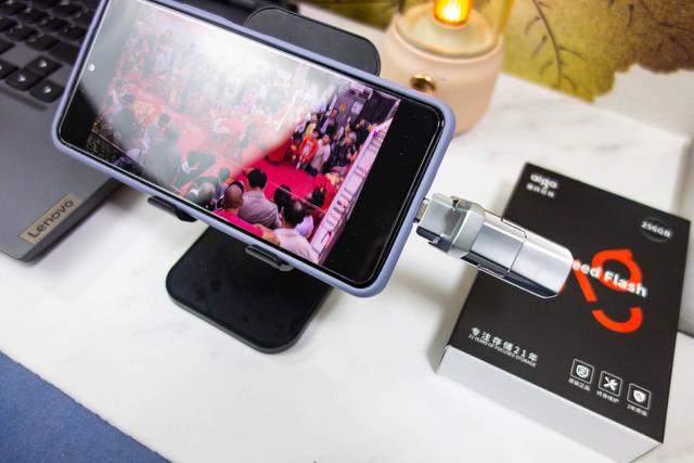 固态的速度、U盘的便携，aigo USSD U393有点“迪奥”