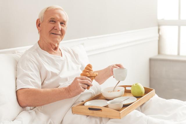 胃病的患者想要喝中药调理，那么应该什么时候喝？有哪些忌口呢？