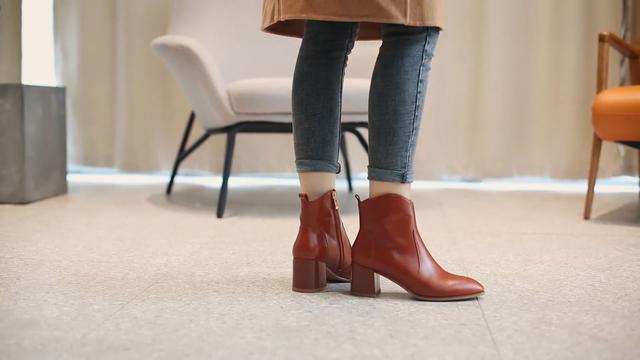 有几种鞋子，再暖和也别给孩子买，容易臭脚还可能影响娃脚部发育