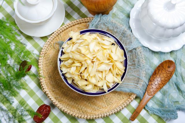 7种白色食物，滋阴润肺，止咳化痰，清肺毒！家中有老烟民要常备