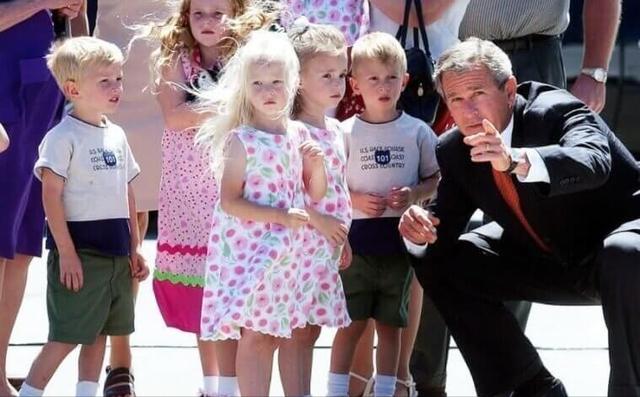 24年前，轰动世界的全球首例七胞胎，现已长大成人，离开获赠别墅