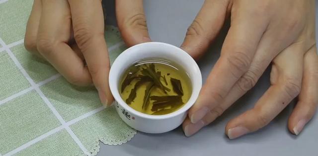 俗语“人到中年，要想养生，不喝三茶”，啥意思？是指哪3种茶？