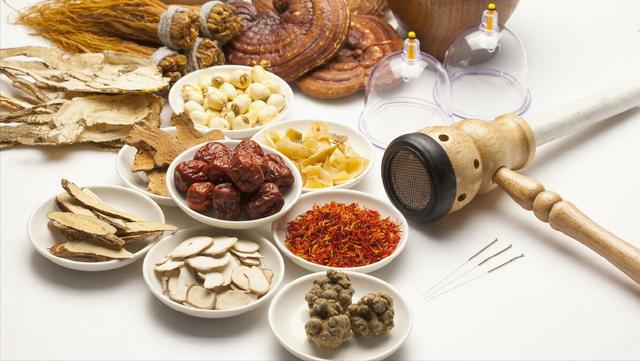 心慌心悸失眠，这是心虚气血不足有痰饮的表现，试试中医的安魂汤