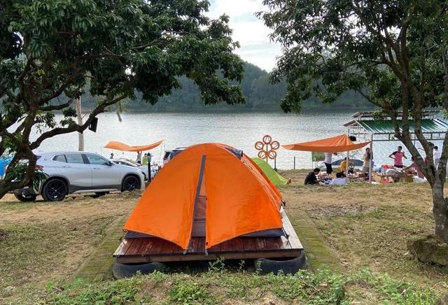 這裏有千島風光 這裏有風車雲海，這裏與繁華無關 卻與天地相連
