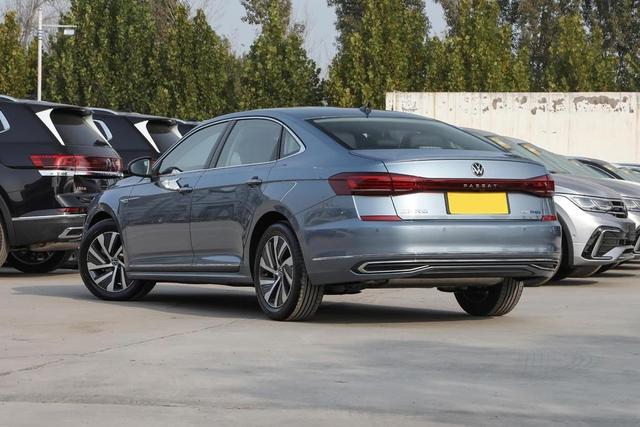 纯电续航63公里，起步22.99万元还挂绿牌，帕萨特PHEV怎么样？