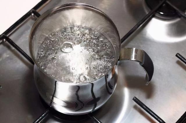 隔夜茶和千滚水，都说喝了会致癌，到底有没有科学依据？