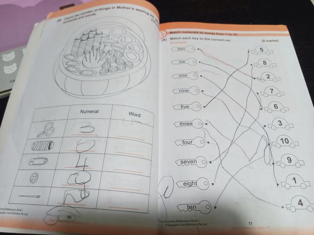 三岁娃儿爱折纸，读书，做题，做手工