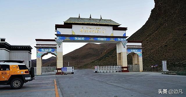 走號稱世界上海拔最高的公路219國道，前往珠峰途中