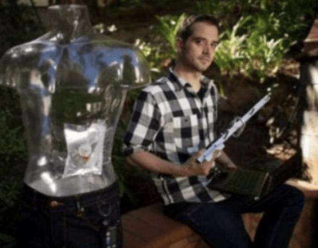 黑客巴纳拜：让ATM吐钱，公开心脏起搏器漏洞前离奇死亡