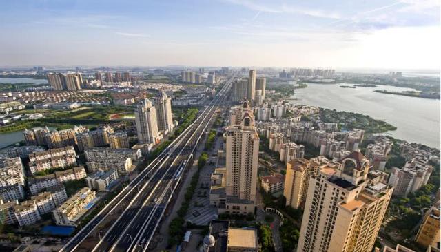 近30年，武汉只领先了成都2年，这30年武汉都经历了什么？