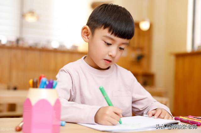 幼儿园大班教拼音被处罚，专家认为罚得好，家长为什么担忧？