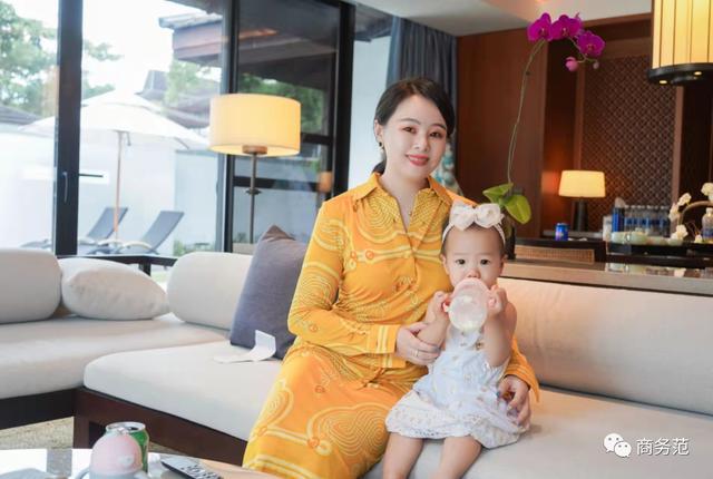 結婚四周年，我們帶女兒穿越回婚禮那一天…