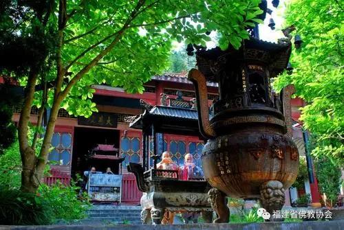 玉佛殿裏喝岩茶，是否不敬