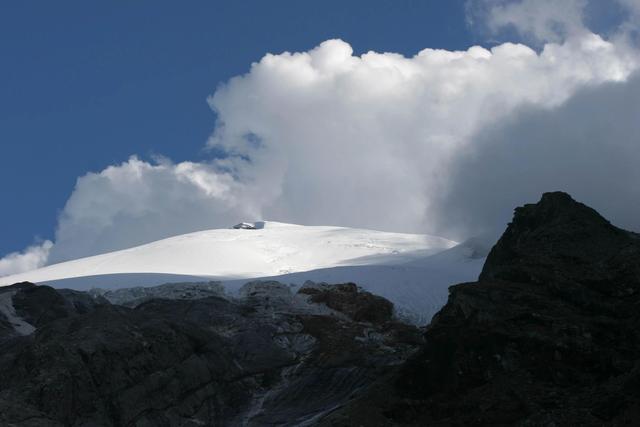 攀登哈巴雪山