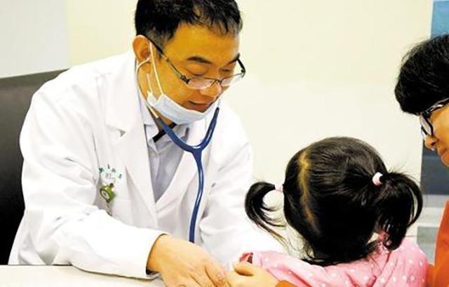 3岁孩子身高低于标准5厘米，医生朋友：孩子想长高需远离4种食物