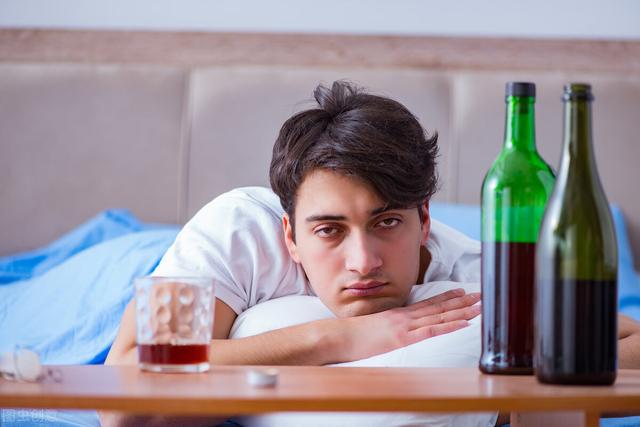 “宿醉”不是简单喝多了，10种加速“清醒”的食物避免更大问题