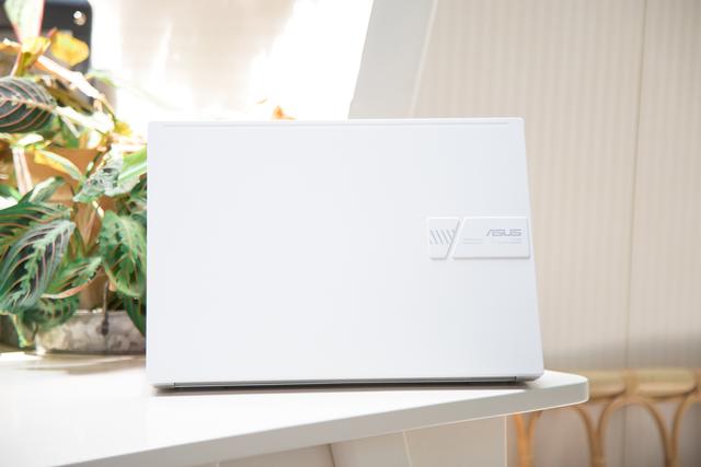 双12轻薄本怎么选？优先考虑OLED屏，联想华硕两款热门机型上榜