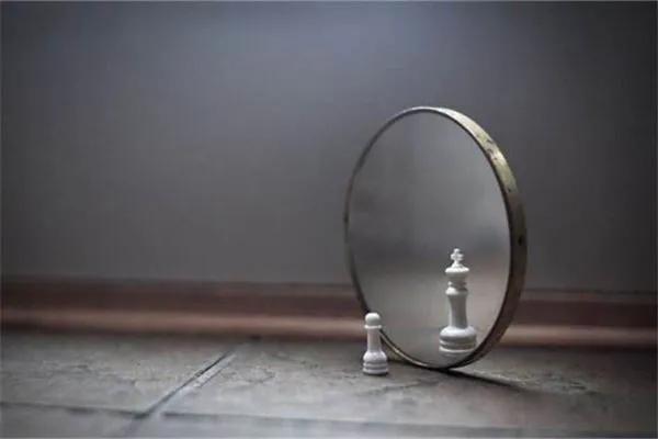 为什么晚上的时候不能照镜子？