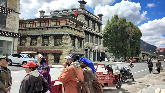騎著150摩托北京出發，行程一萬四千多公裏摩旅川滇臧十余省