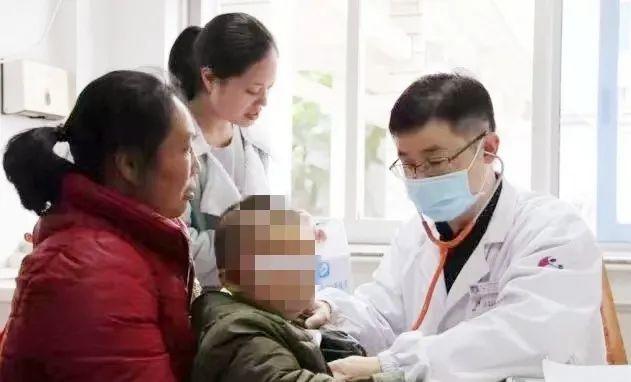 富阳5岁孩子反复高热进了医院，医生：非常凶险