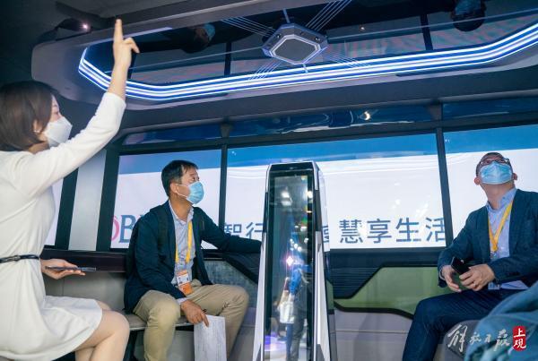 炫目！韩国展商带到进博会的无人驾驶概念车，连车窗都是透明屏幕制成的……