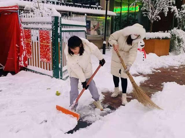 初雪如约至，天桥区凡尔赛幼儿园“破冰行动”来保障