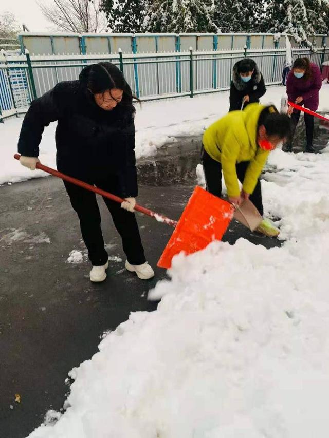 初雪如约至，天桥区凡尔赛幼儿园“破冰行动”来保障