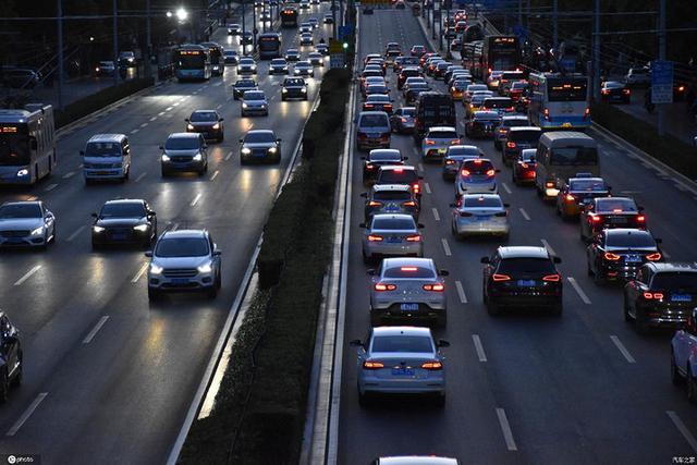 EV晨报 | 10月新能源汽车销量38.3万辆；恒大汽车拟融资5亿港元；特斯拉一夜暴跌近12%