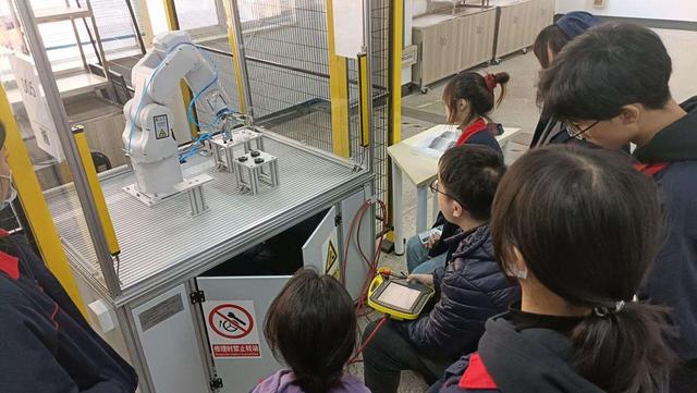 湖北工业大学：探索新工科人才培养路径