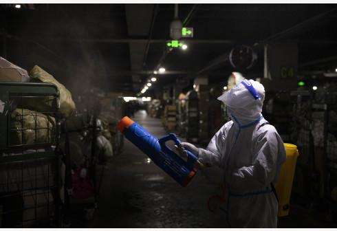 “双十一”你的快递在这“洗个澡”