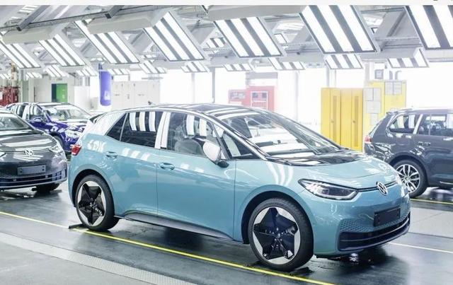 「周末吃瓜」马斯克抛售近70亿美元特斯拉股票；恒大汽车拟募集5亿港元造车；比亚迪将商标“魏”转让给长城汽车……｜汽车产经