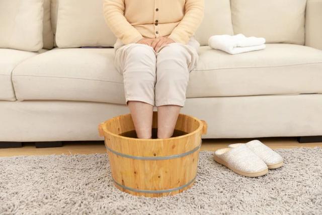 提醒身边腿脚冰凉的人，他的血管可能“病”了