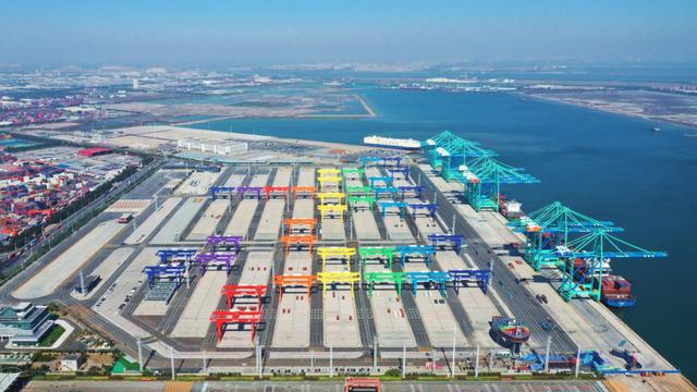 智慧码头、大型邮轮、中老铁路……央企尖端科技赋能超级工程！