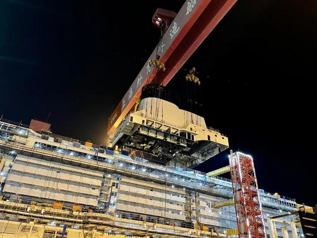 智慧码头、大型邮轮、中老铁路……央企尖端科技赋能超级工程！