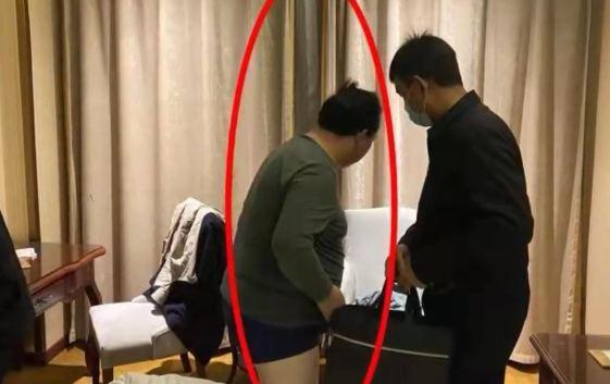 林州三女玩死一男:夜闯工棚蒙面抢婴男子潜逃17年 被抓时已成亿万富翁