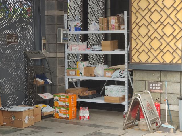 菜鸟和丰巢，取快递为何越来越难了？