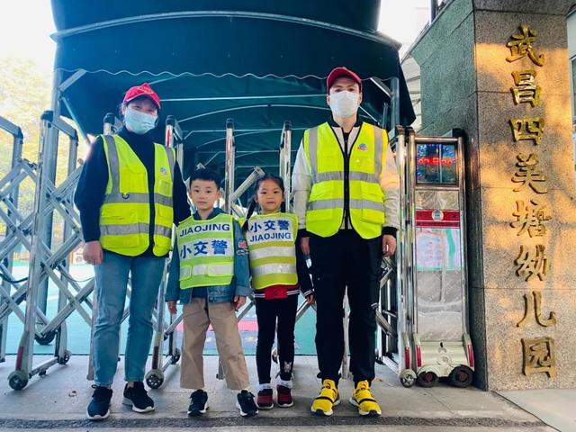 湖北教育新闻丨大手牵小手，这个幼儿园的萌娃交警“上岗”啦