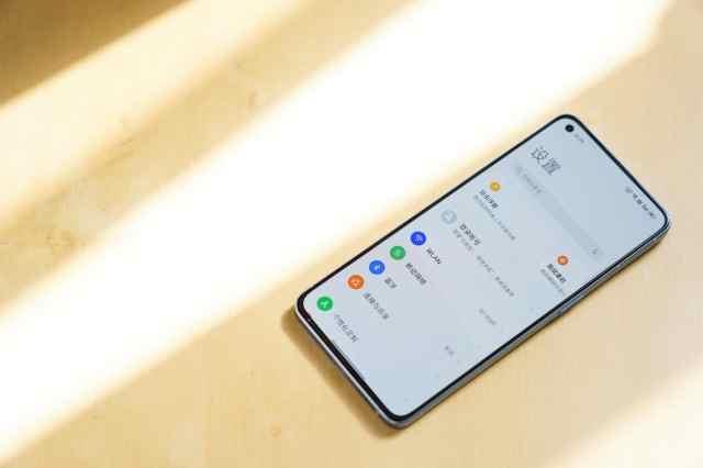 谁说直角设计没有好手感？OPPO Reno7 Pro有话要说