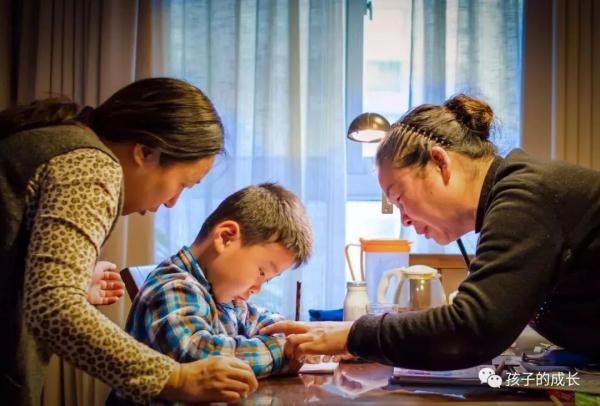 养育男孩：心要“大”，眼要“瞎”