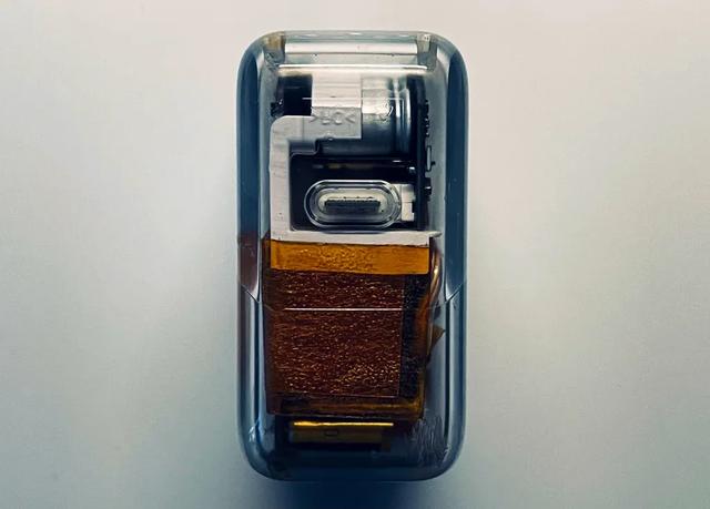 AirPods和29W适配器原型曝光：均为透明设计