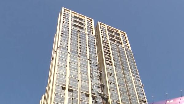 佳兆业千万豪宅烂尾：工人欠薪停工，业主购房5年仍未收房