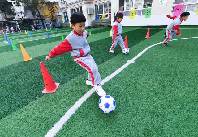 浙江长兴：小朋友们的“足球特色周”
