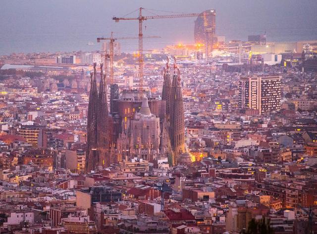 西班牙圣家堂149年亮灯之旅：铁打的教会、流动的政府与迷茫的工人