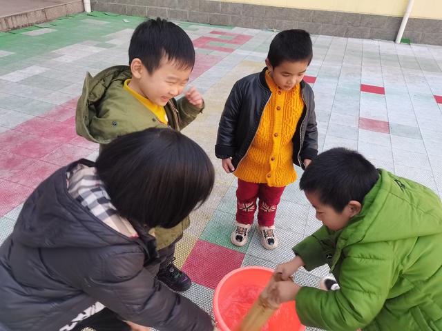 歌山中心幼儿园上蒋园区：童心溢童趣 旋涡大探秘