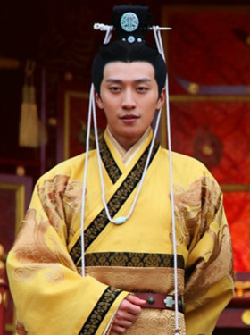 看到那个和几个兄长作风全然不同,算是在北齐皇帝中难得正常人的高演