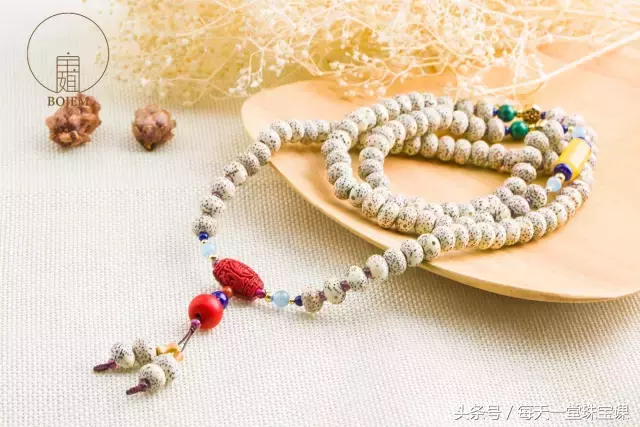 本命年戴什么珠宝（本命年的饰品是提前一年戴吗）