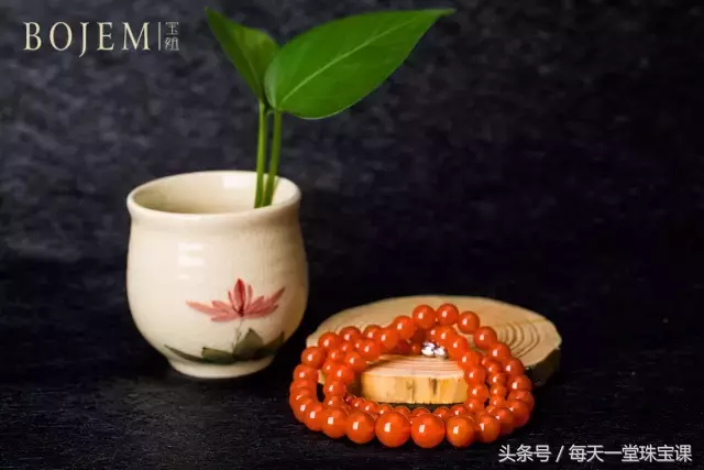 本命年戴什么珠宝（本命年的饰品是提前一年戴吗）