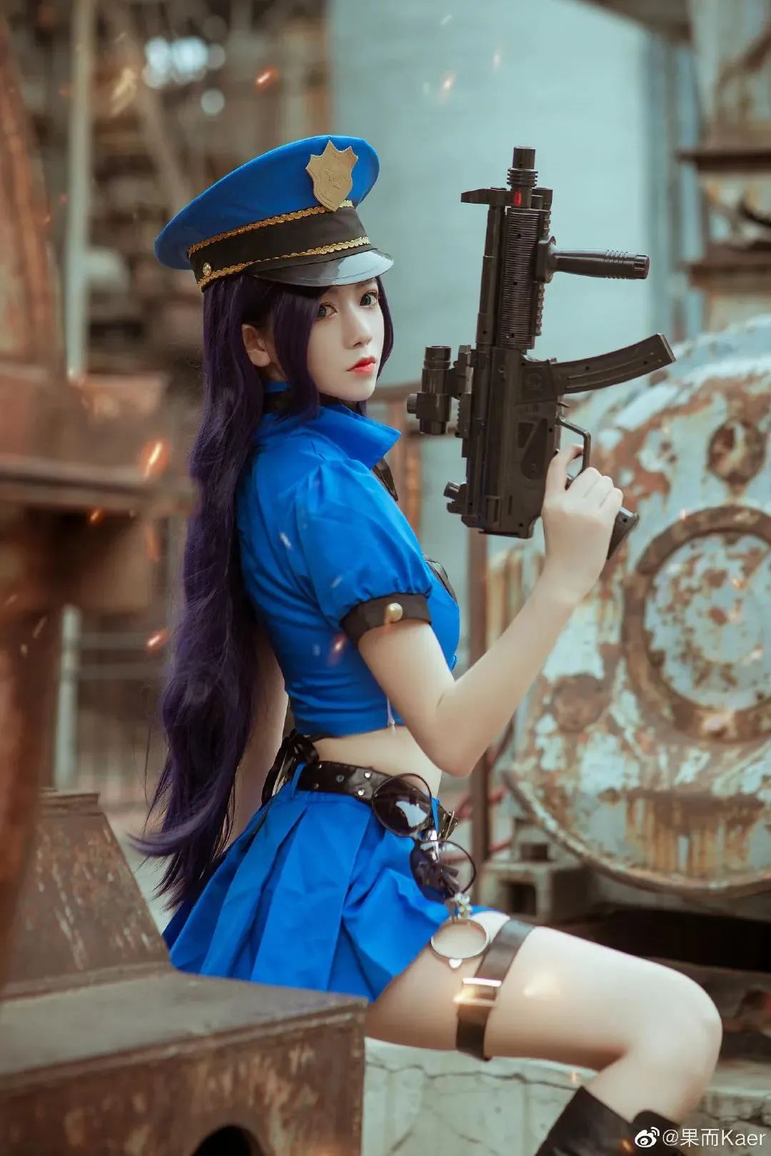 cosplay -《英雄联盟》皮城女警 凯瑟琳（@果而Kaer吖），小短裙女警是来秀腿的吧_图片 No.1