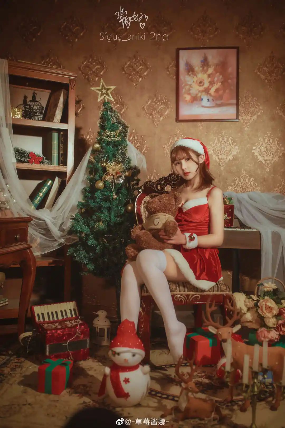 妹子摄影 – 白丝袜红色圣诞服小短裙女郎，她真的好挺！_图片 No.5