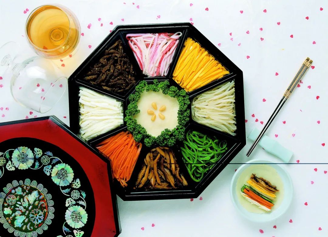 为什么日本人吃饭要用这么多碗碗碟碟？_图片 No.14
